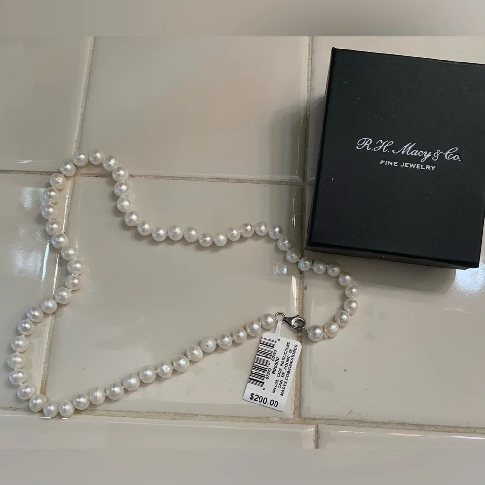 🌷🌷SALE🌷🌷Elegant Cultured Pearl Necklace from Macy’s - Picture 3 of 3